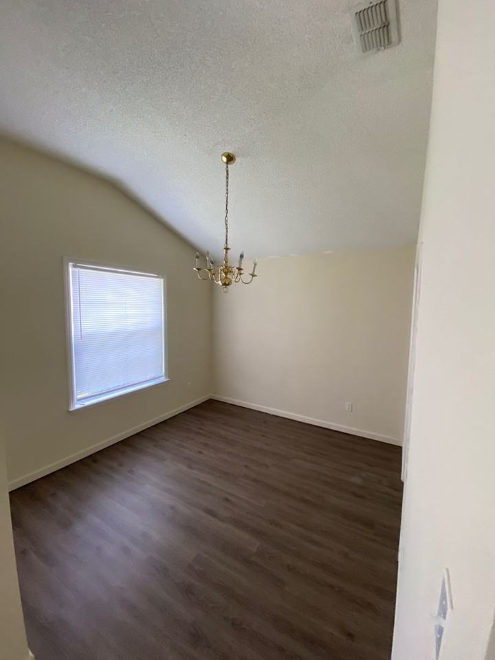 2760 Oakleigh Ct - Photo 5 of 15