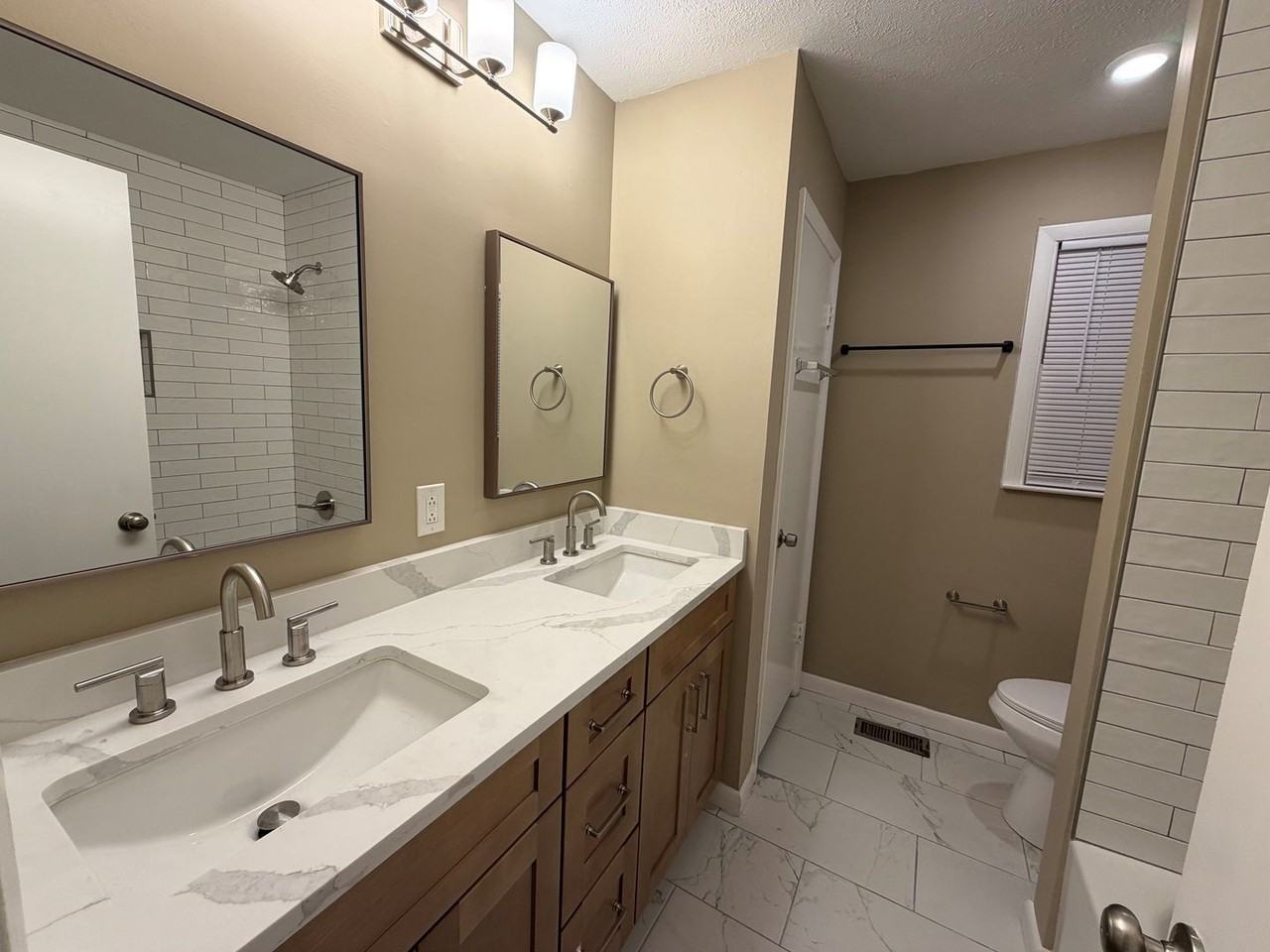 535 Godfrey Ln - Photo 3 of 7