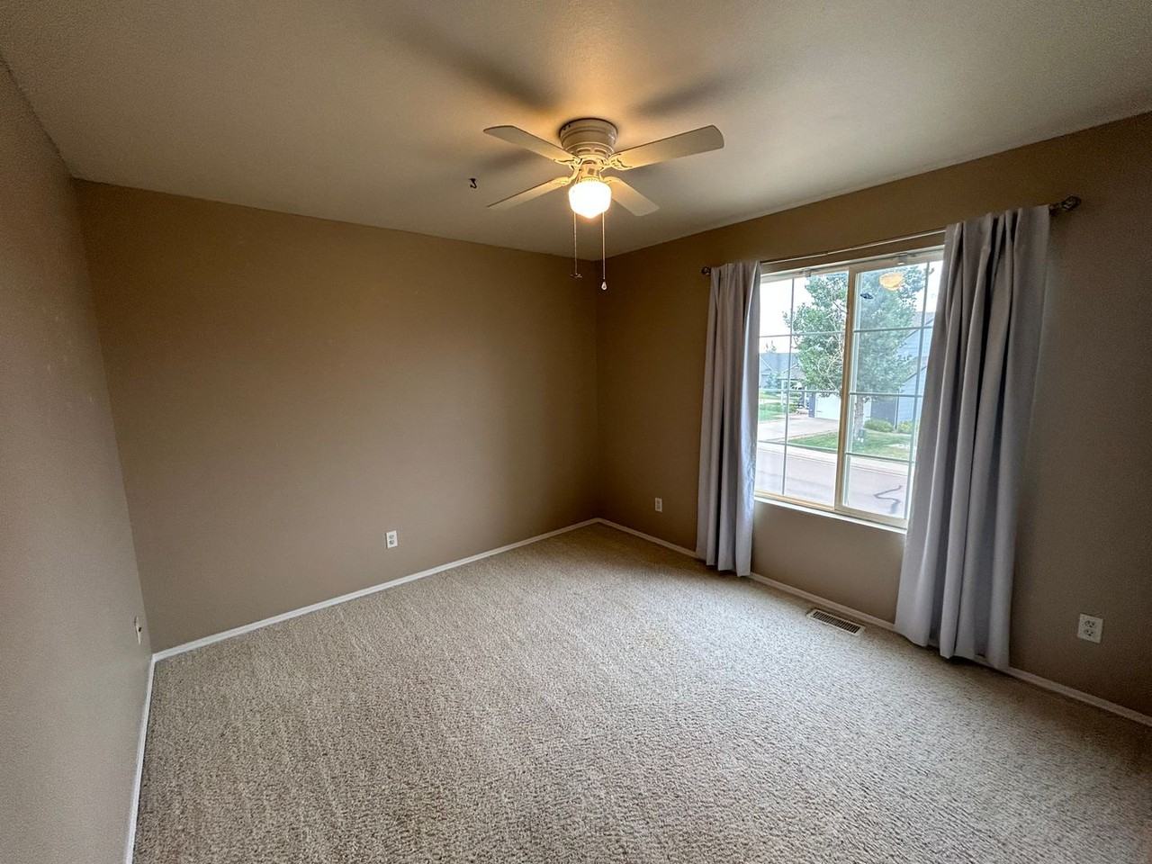 421 Talus Rd - Photo 4 of 35