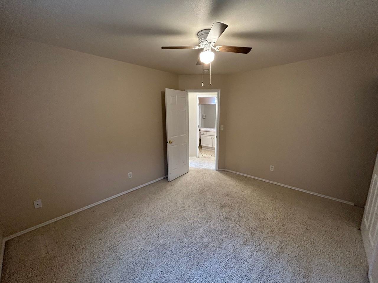 421 Talus Rd - Photo 7 of 35