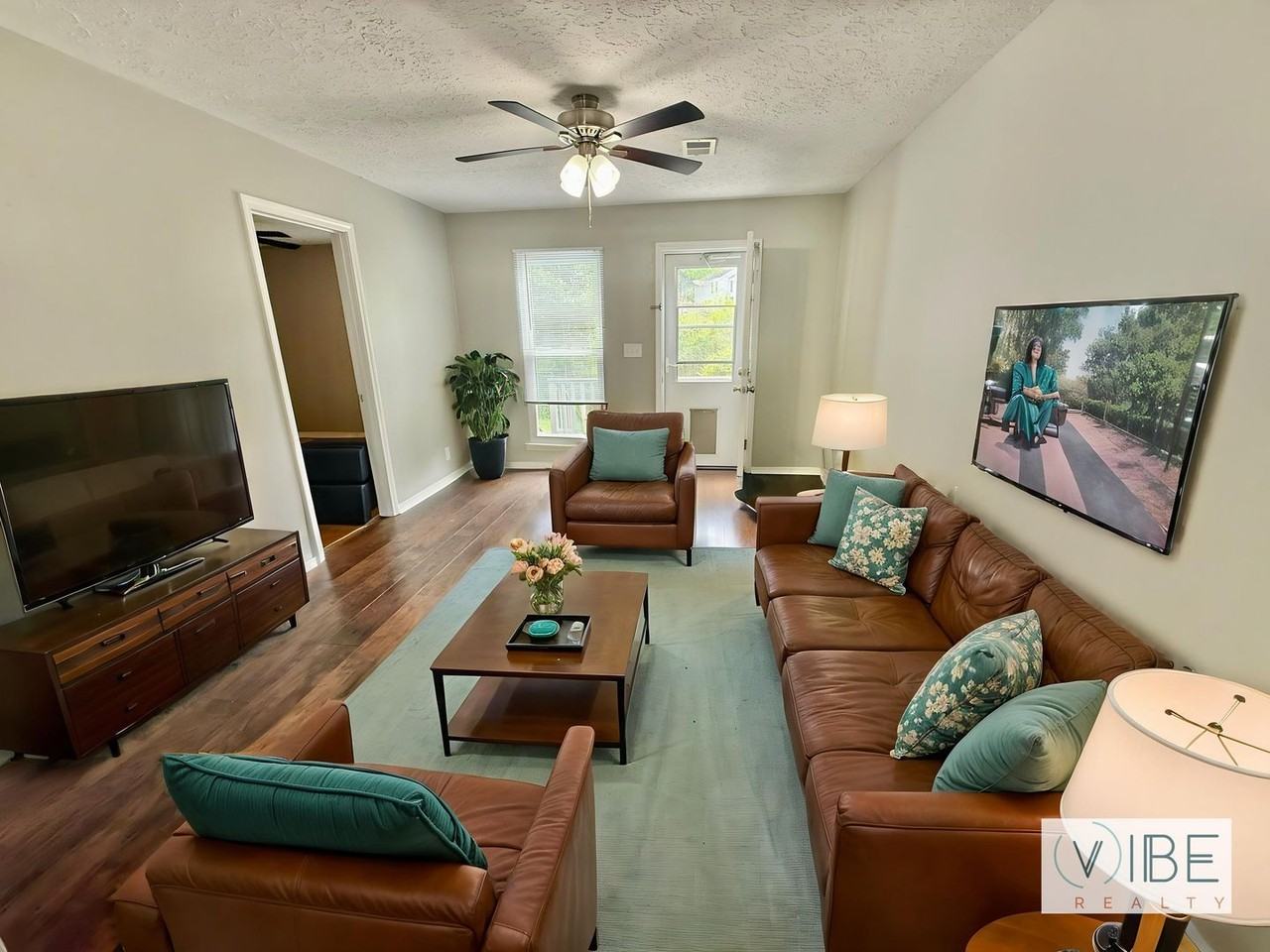 1010 Rachels Square Dr - Photo 2 of 22