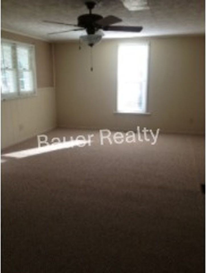300 Vesper St - Photo 2 of 6