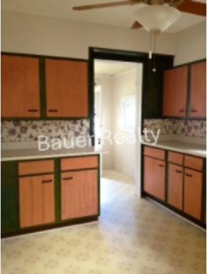 300 Vesper St - Photo 4 of 6