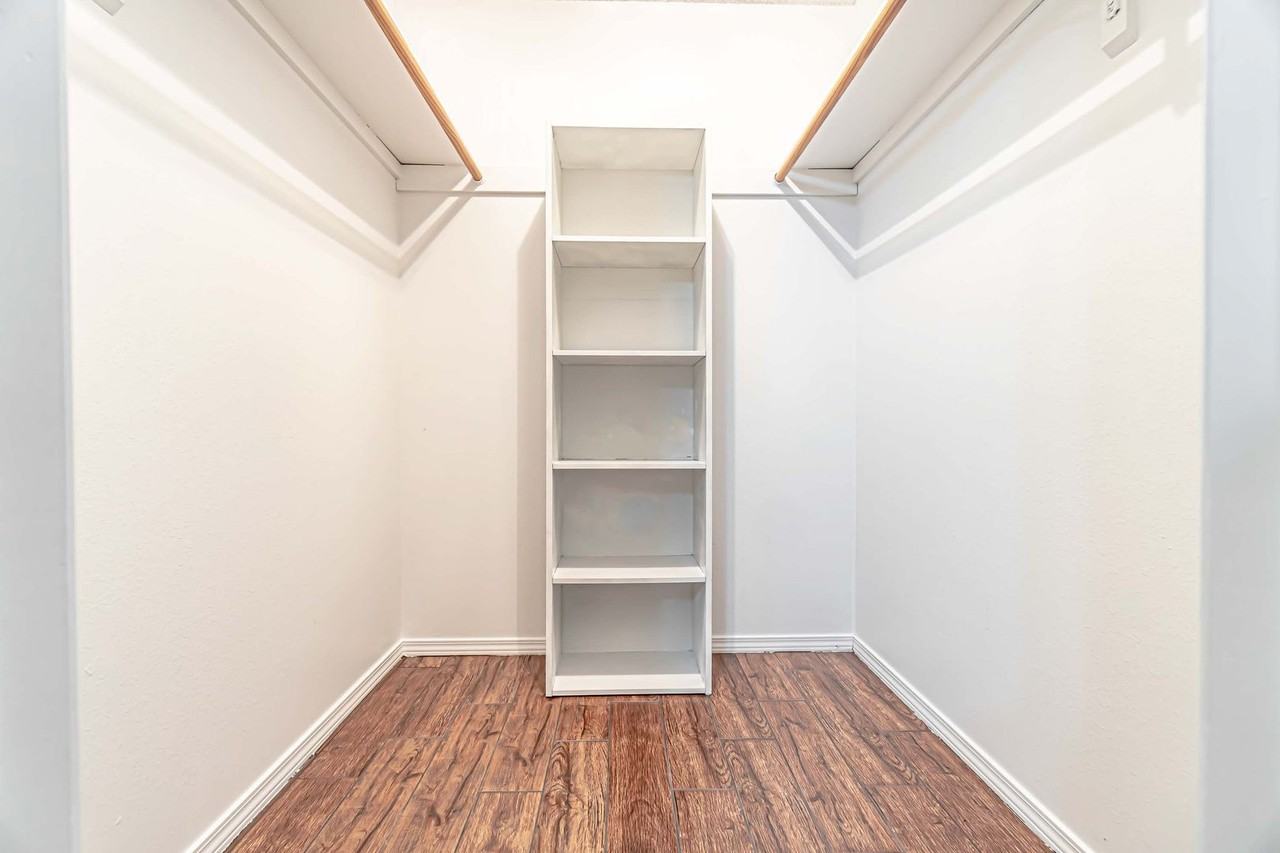 1403 S 12th St - Photo 4 of 12