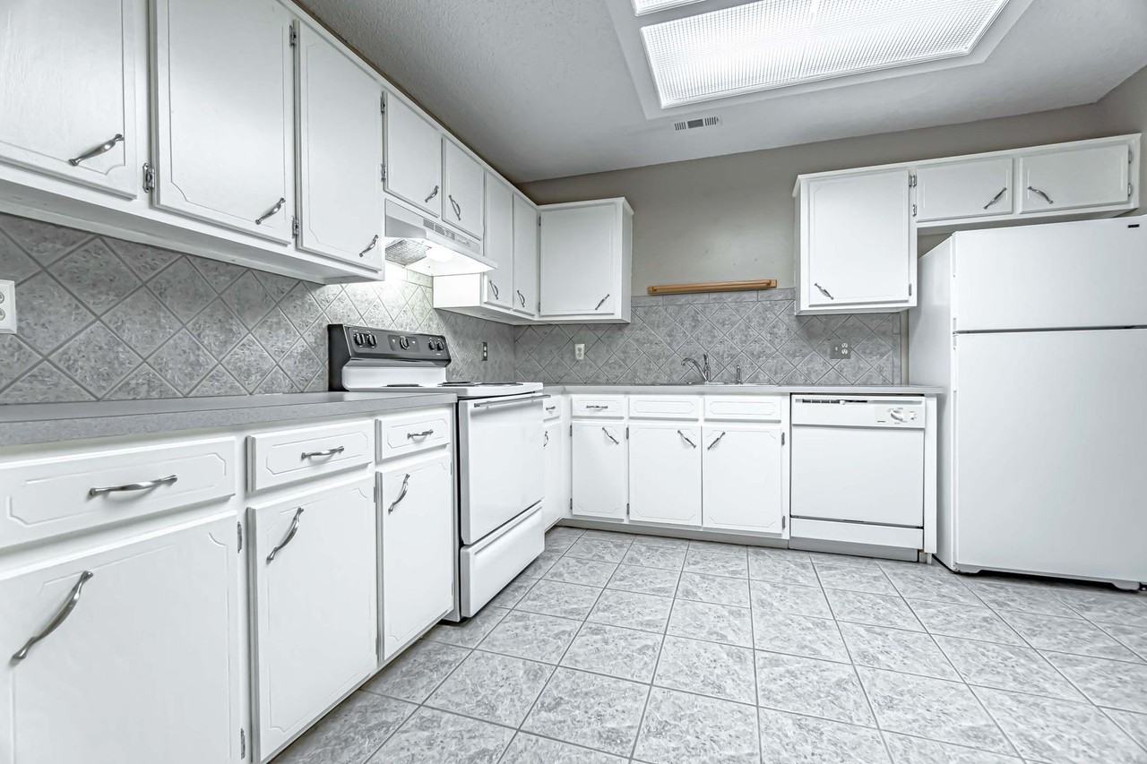 1403 S 12th St - Photo 5 of 12