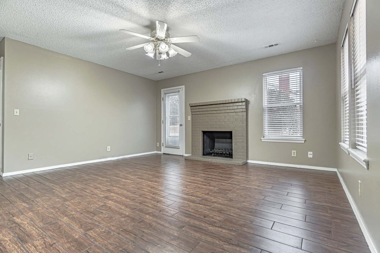 1403 S 12th St - Photo 3 of 12