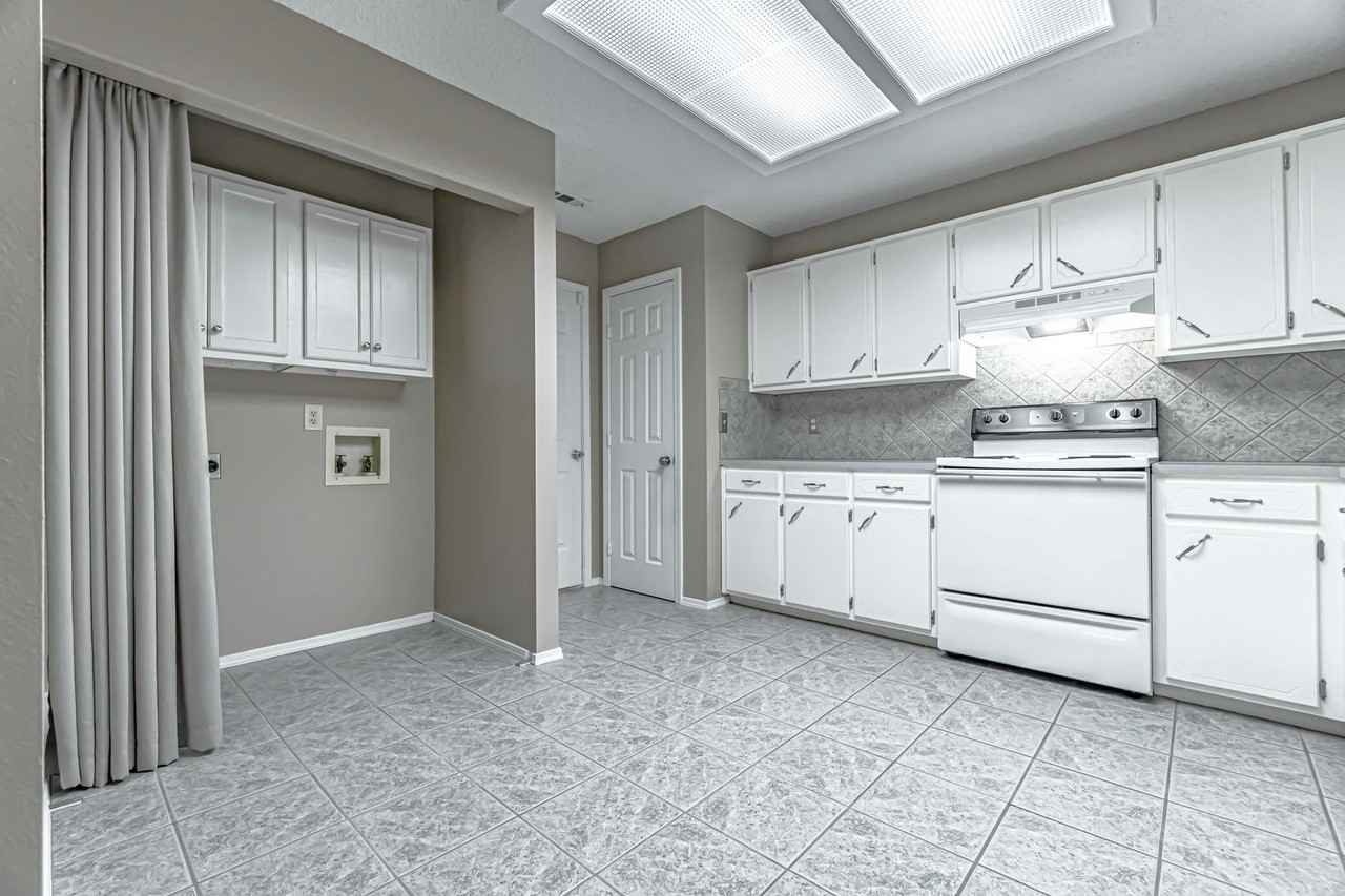 1403 S 12th St - Photo 7 of 12