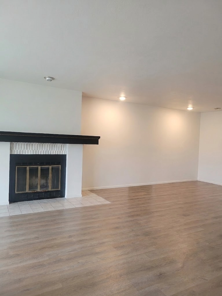 1140 Portland Pl - Photo 4 of 26