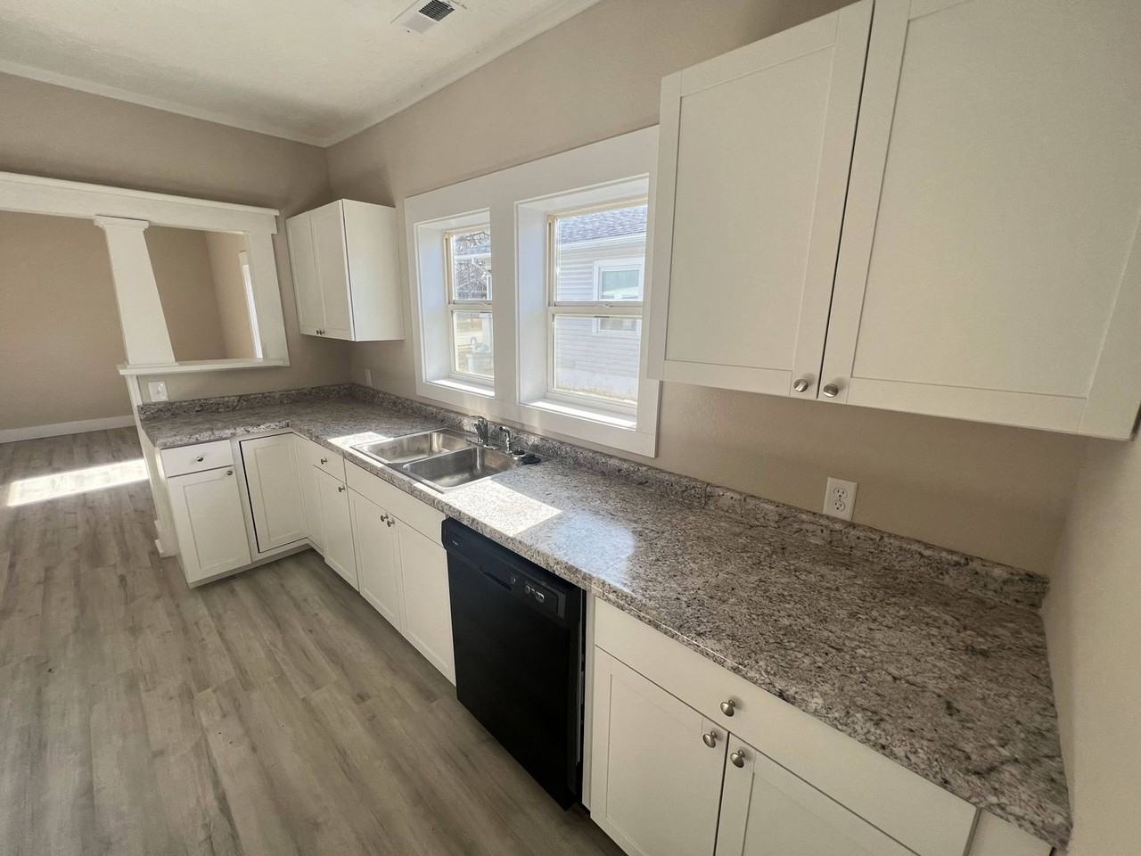 2251 N Rogers Ave - Photo 4 of 22