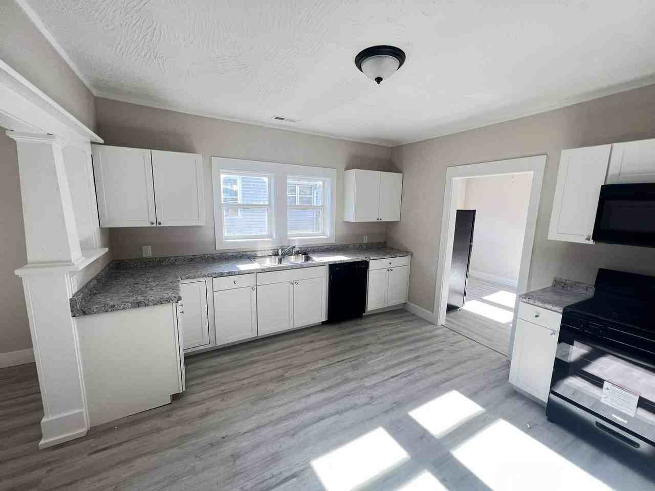 2251 N Rogers Ave - Photo 6 of 22