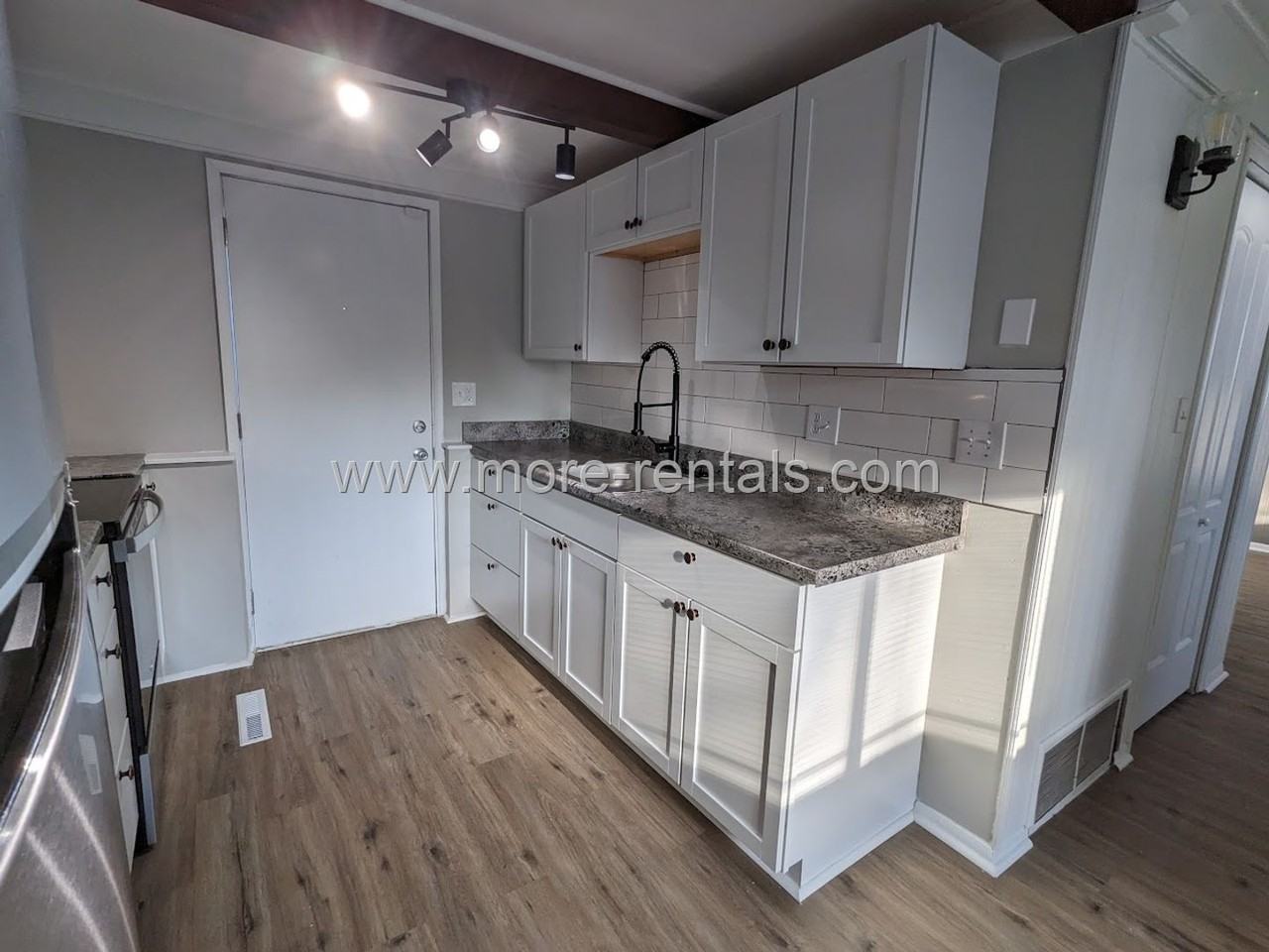 1584 Southfield Dr S - Photo 4 of 13