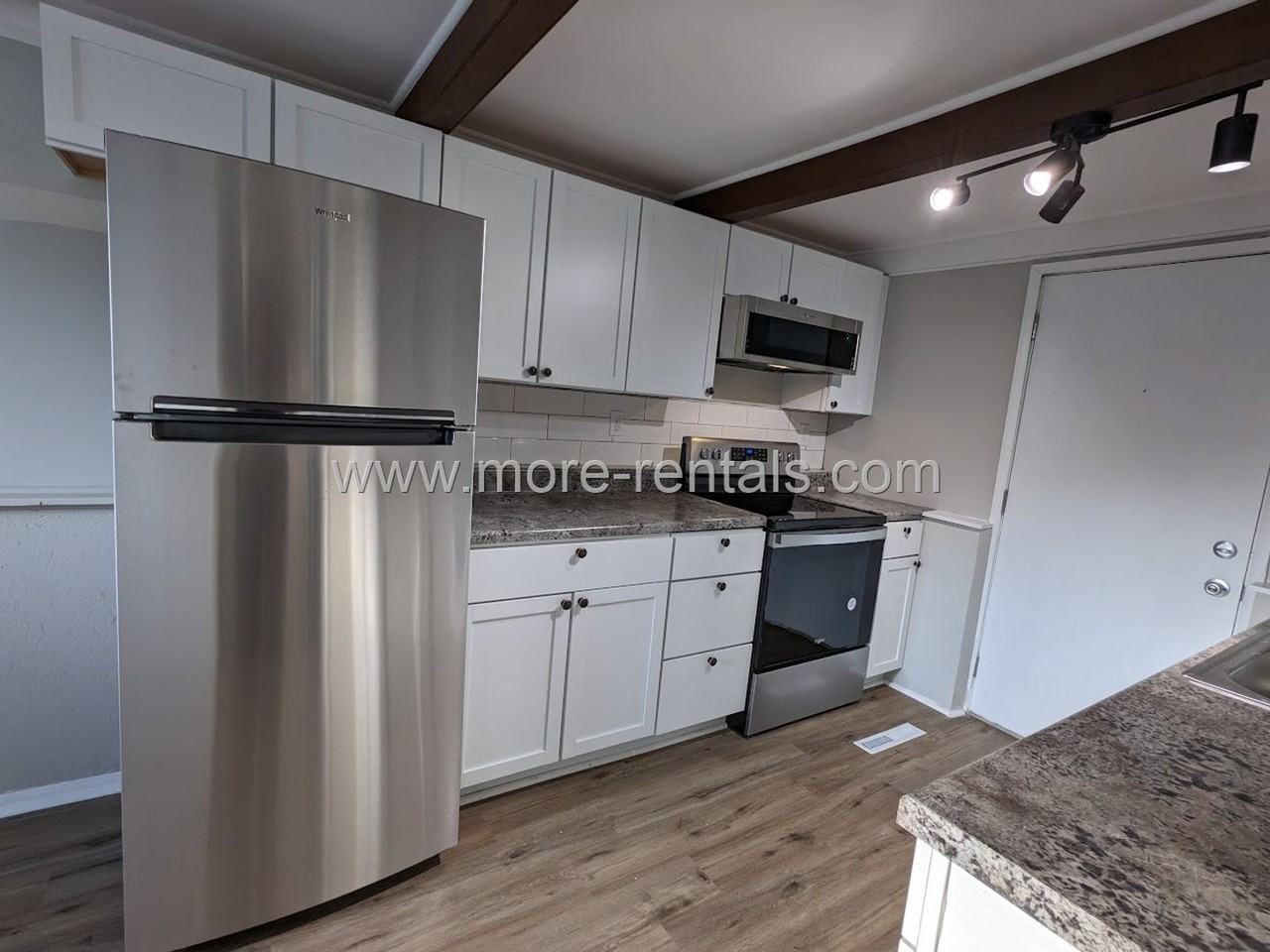1584 Southfield Dr S - Photo 5 of 13