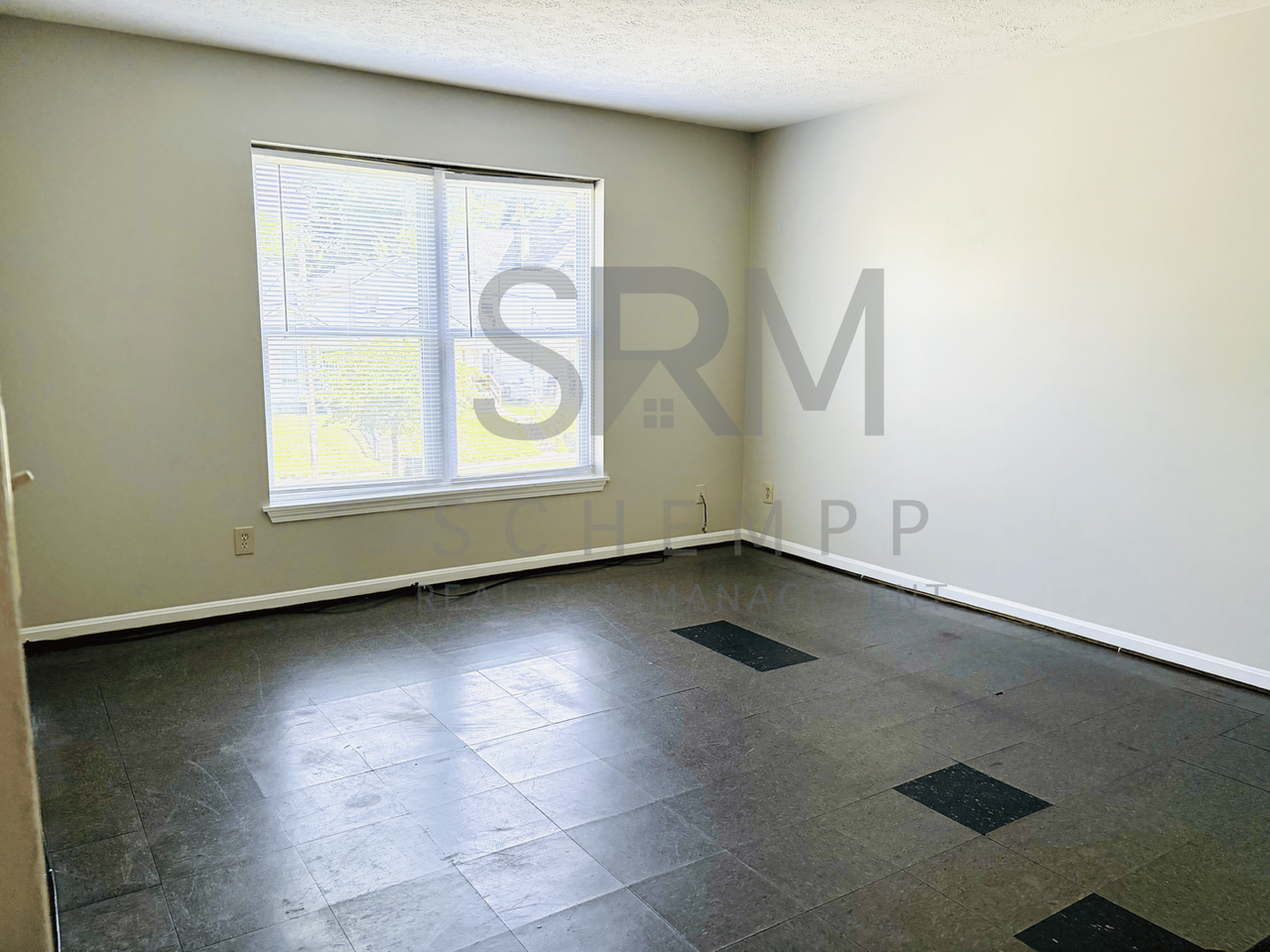 2614 W Jefferson St - Photo 3 of 10