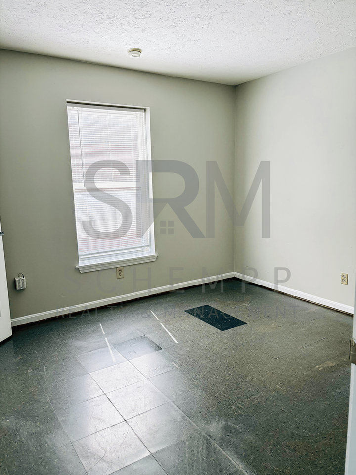 2614 W Jefferson St - Photo 6 of 10