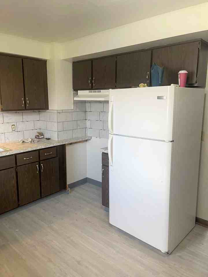240 240 Center Street - 240 Center St #3 - Photo 3 of 8