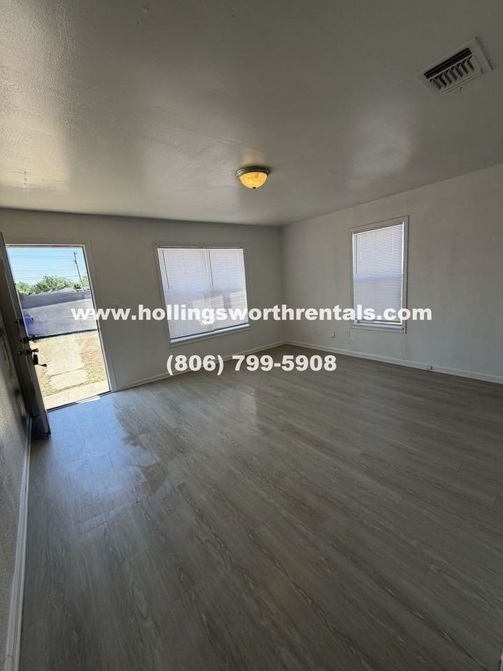 5106 35th St - Photo 3 of 9