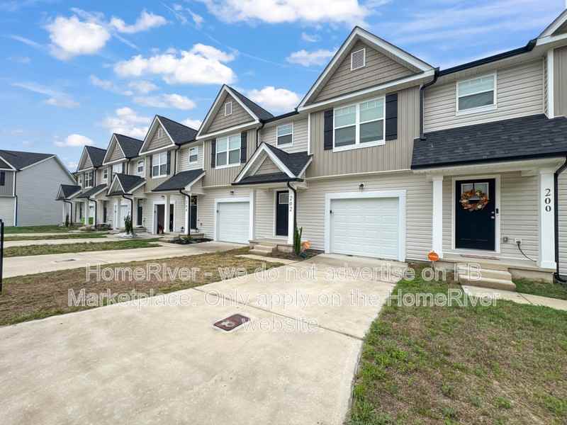 202 Beaumont Cir - Photo 2 of 23