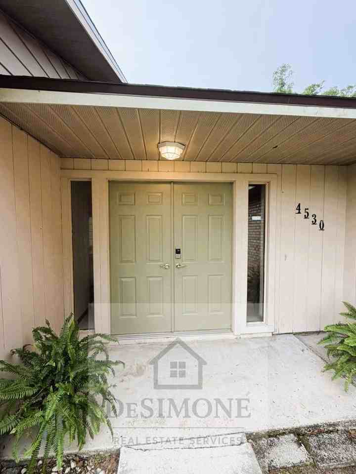 4530 Sw 46th St - Photo 5 of 50