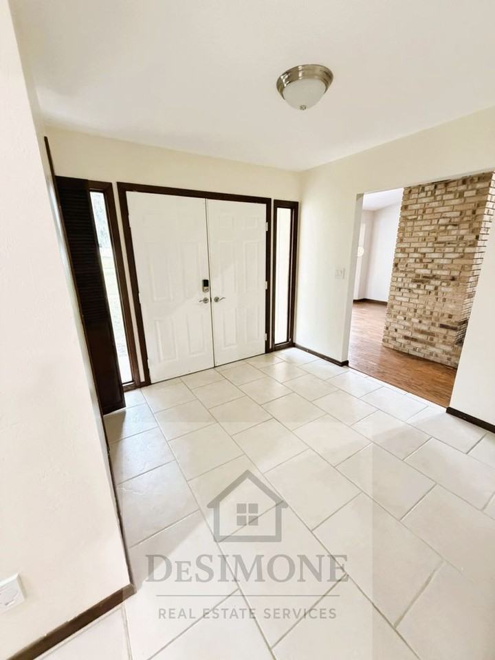 4530 Sw 46th St - Photo 3 of 50