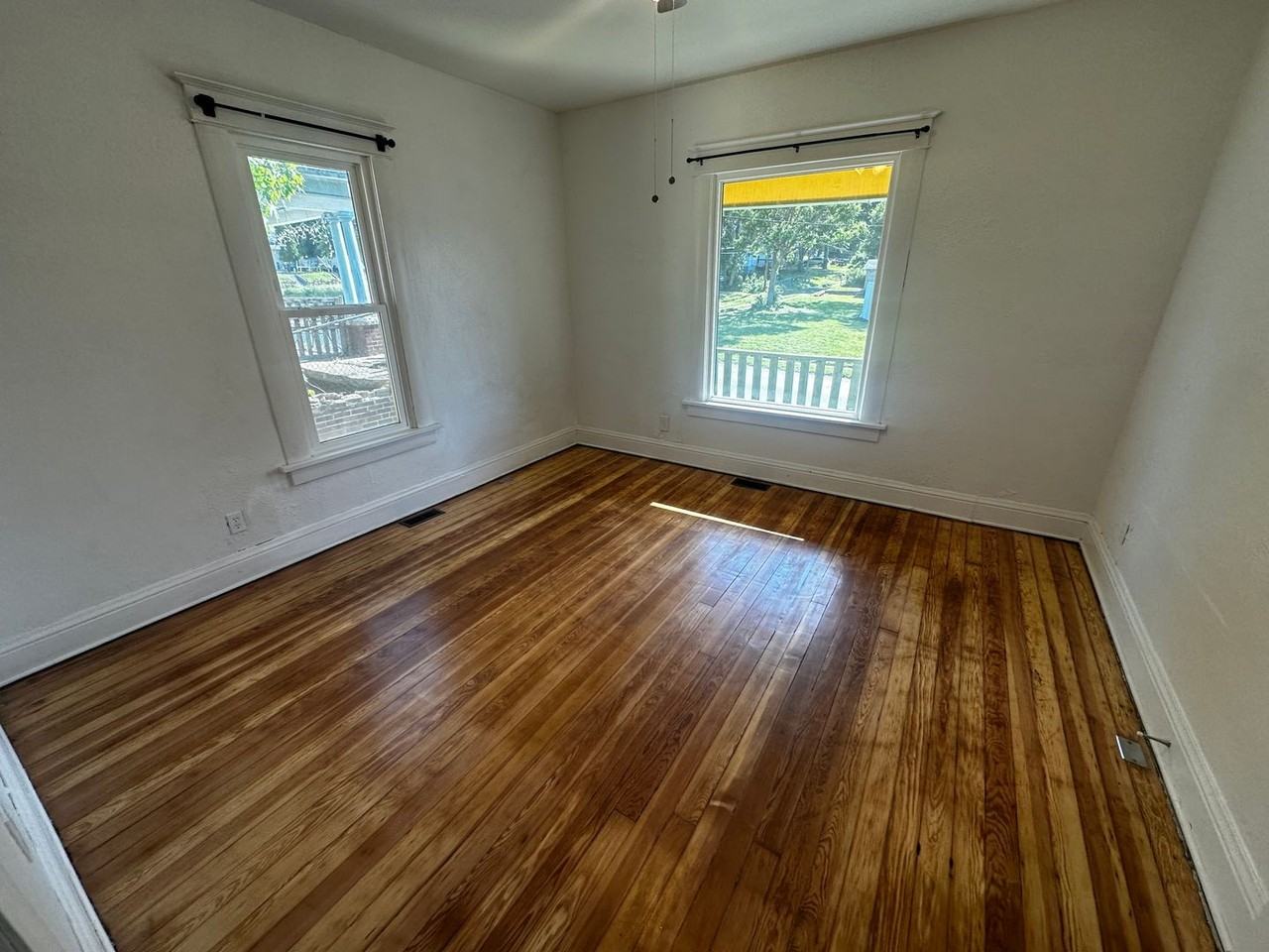 420 S 22nd St - Photo 2 of 11