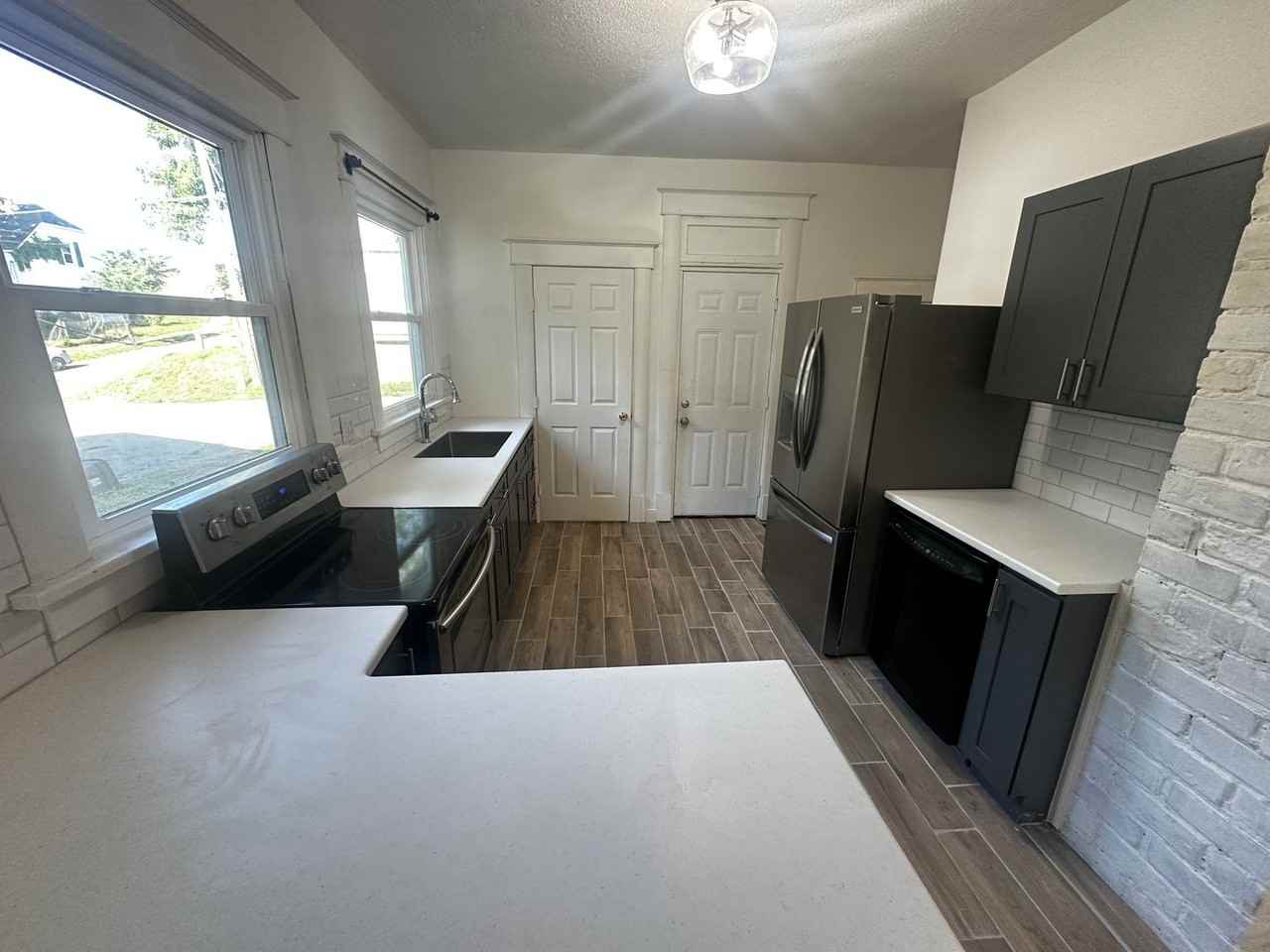 420 S 22nd St - Photo 4 of 11