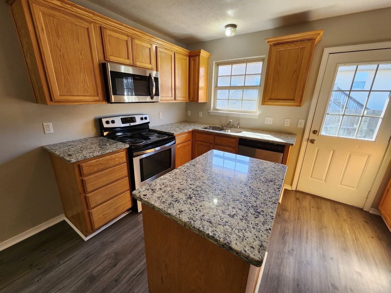 1111 N 24th St - Photo 5 of 32