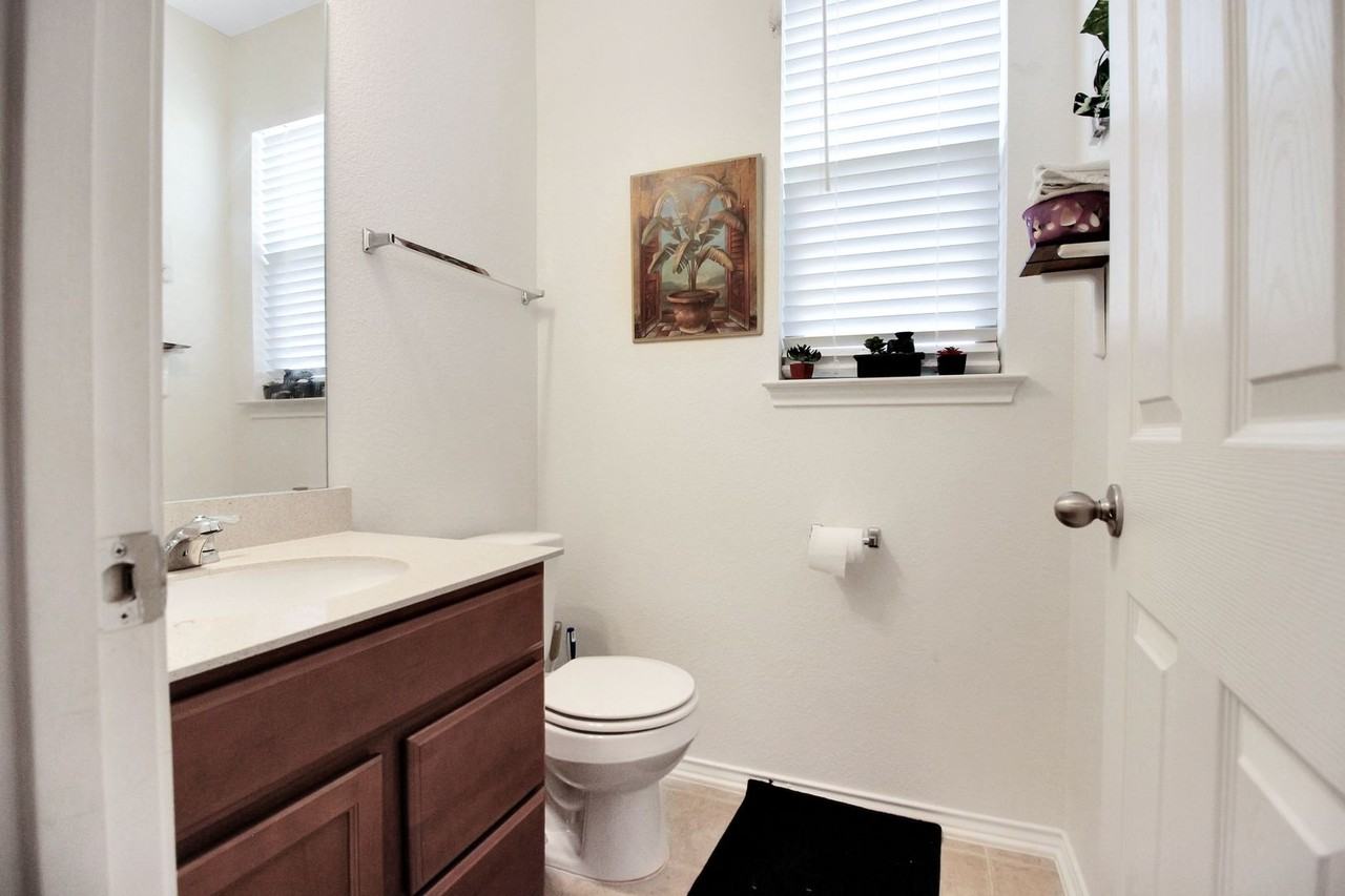 668 Bailey Park Dr - Photo 3 of 29