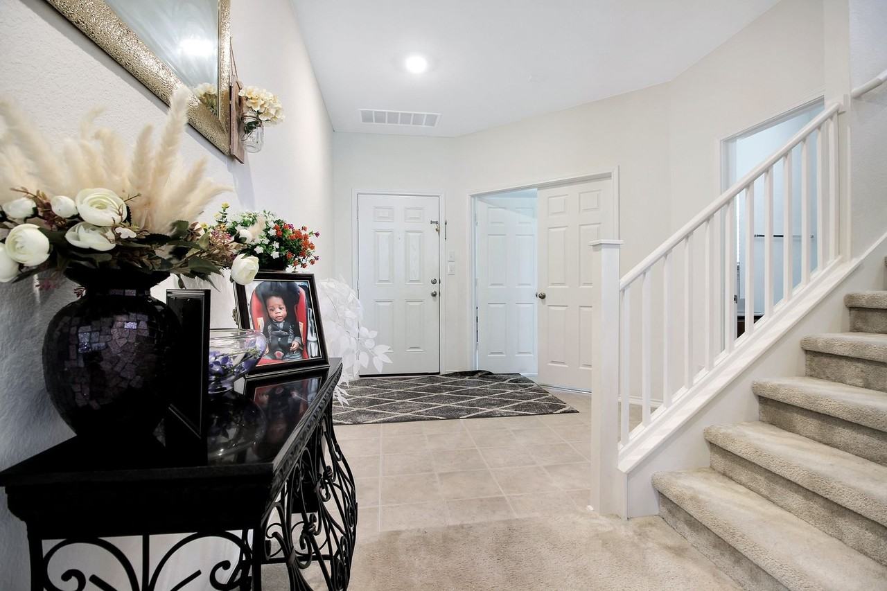 668 Bailey Park Dr - Photo 4 of 29