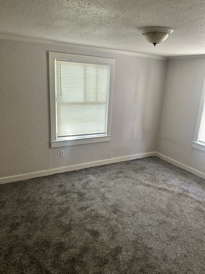 702 W 45th St #702W45thST - Photo 5 of 7