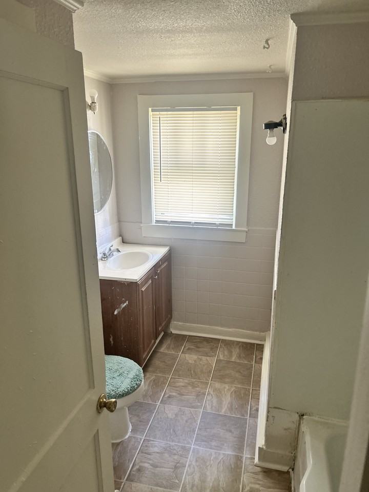 702 W 45th St #702W45thST - Photo 6 of 7