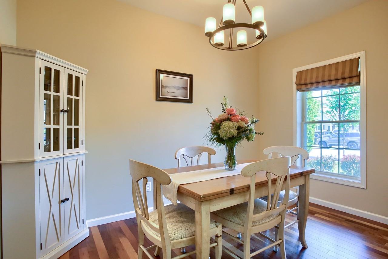 690 Stoverdale Rd - Photo 6 of 38