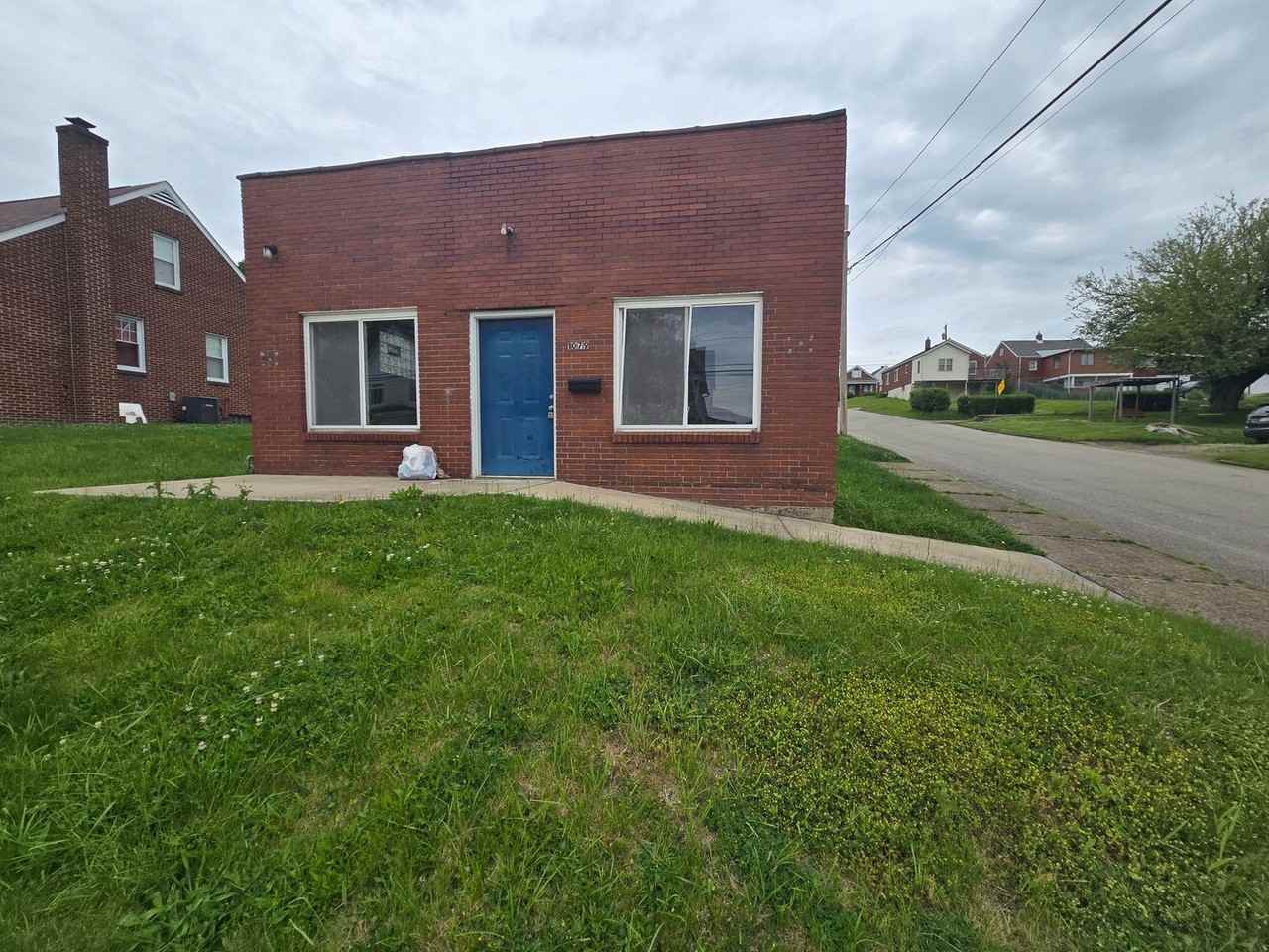 1079 9th Ave - Photo 2 of 8