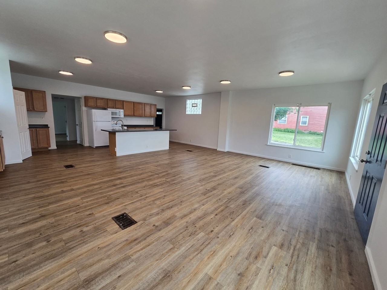 1079 9th Ave - Photo 5 of 8