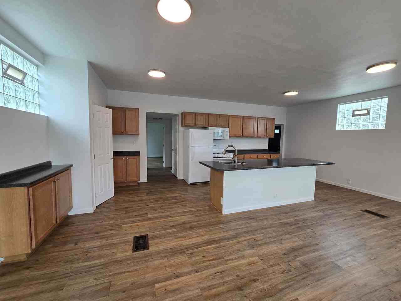 1079 9th Ave - Photo 6 of 8