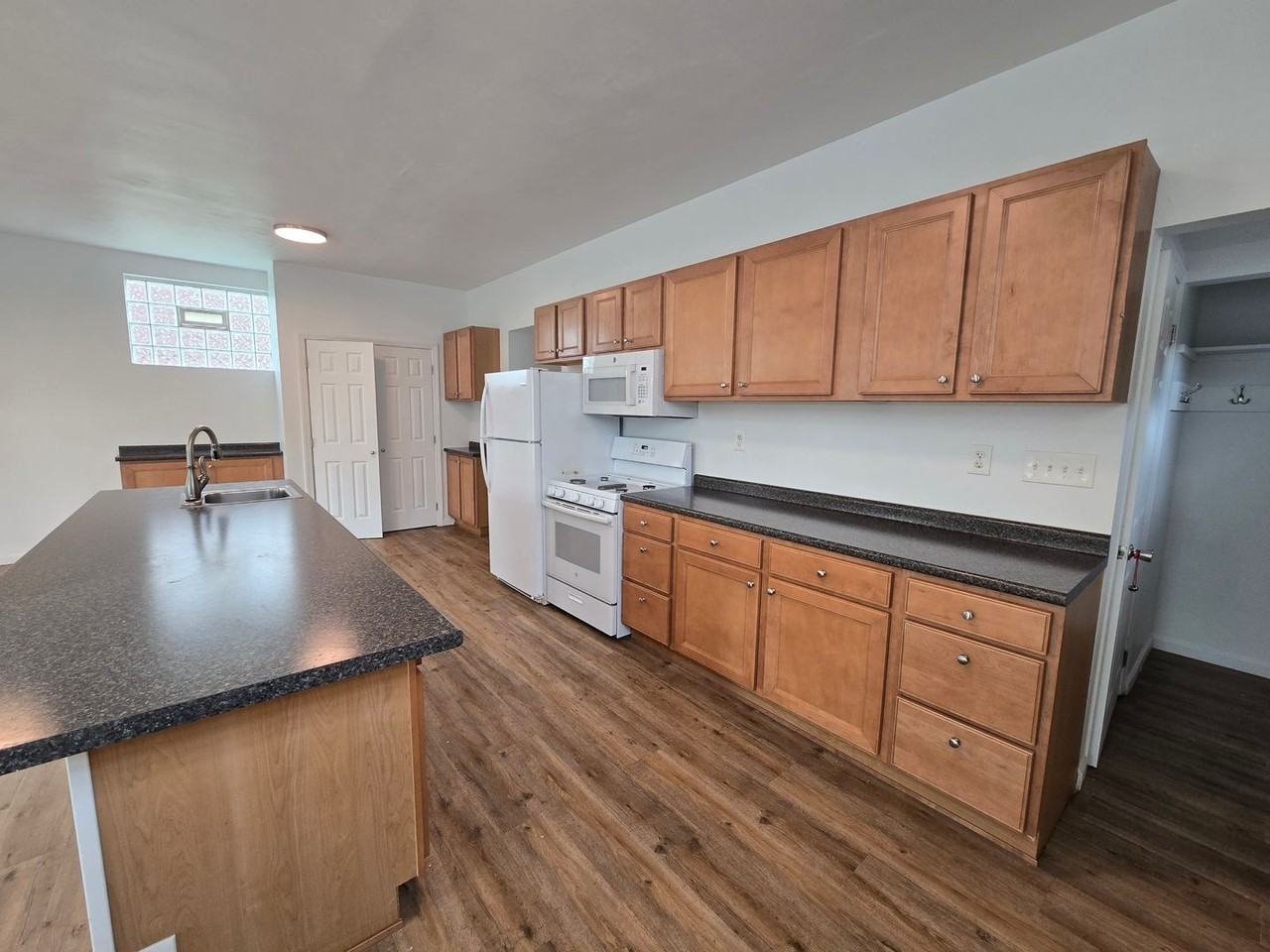 1079 9th Ave - Photo 7 of 8