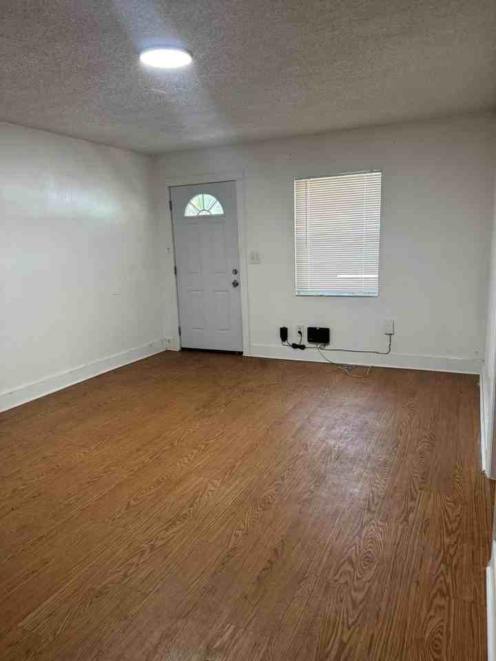 8217 N 10th St Frnt - Photo 5 of 20