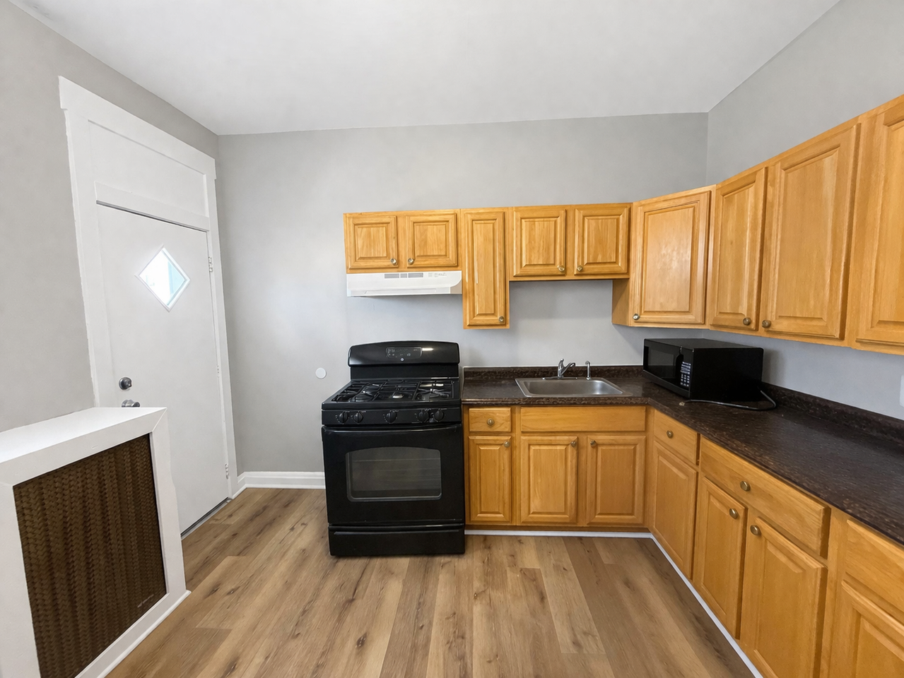 1215 N Ellwood Ave - Photo 6 of 17