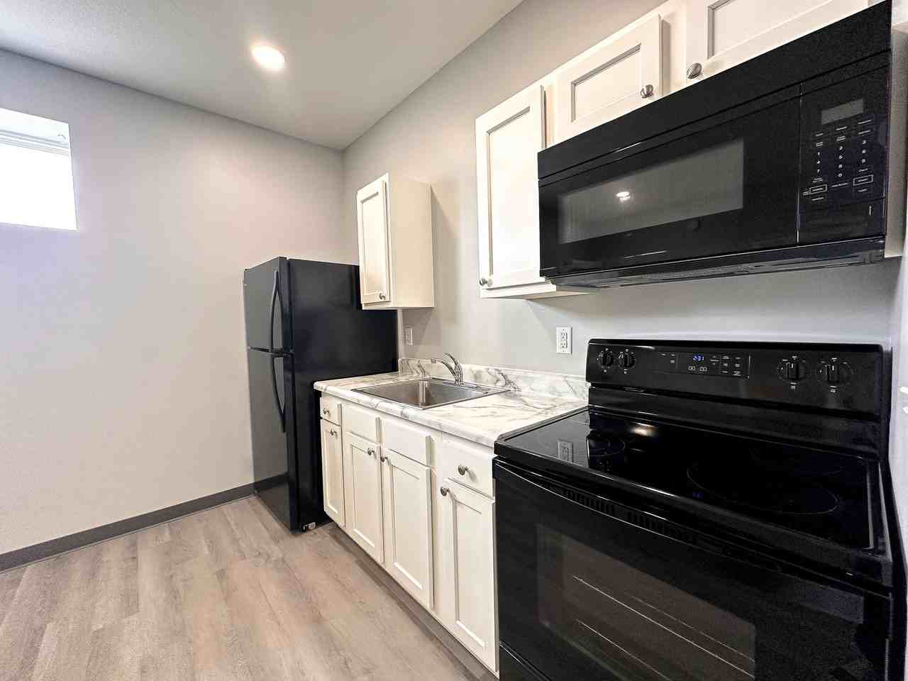 604 N Main St - Photo 2 of 9