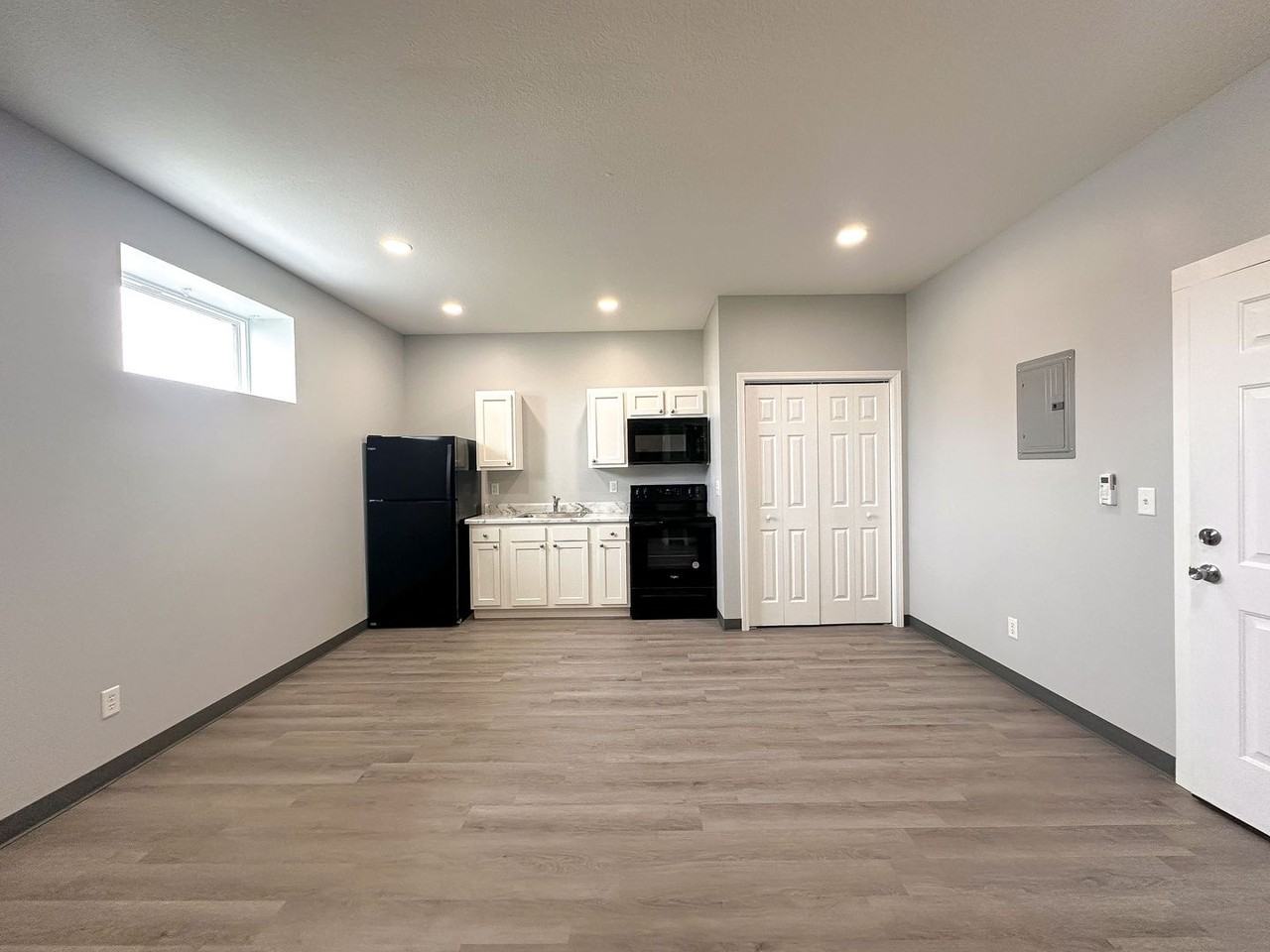 604 N Main St - Photo 4 of 9