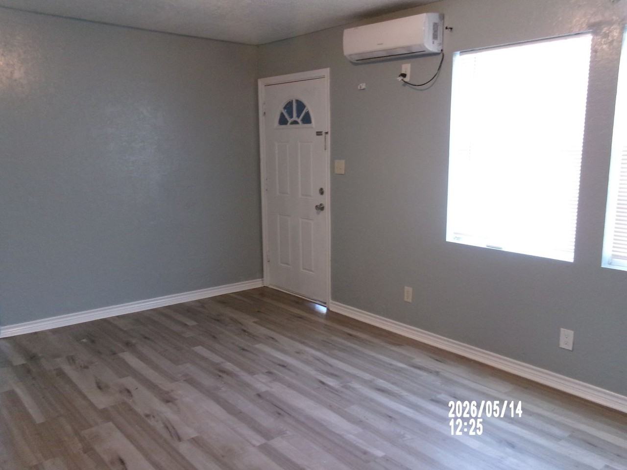 220 Sw 24th St - Photo 2 of 29