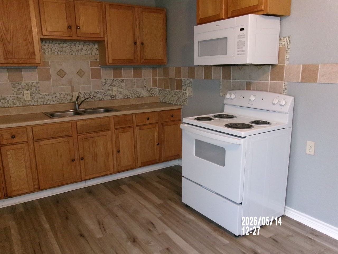 220 Sw 24th St - Photo 3 of 29