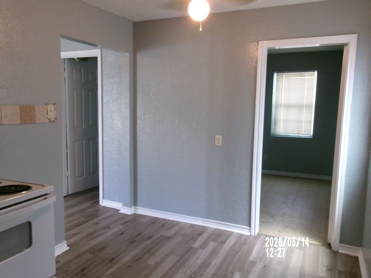 220 Sw 24th St - Photo 4 of 29