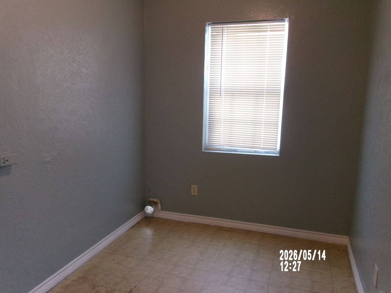 220 Sw 24th St - Photo 5 of 29