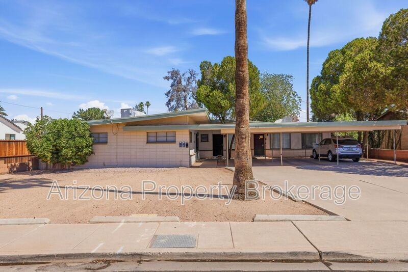 450 W 6th St #A - Photo 2 of 23