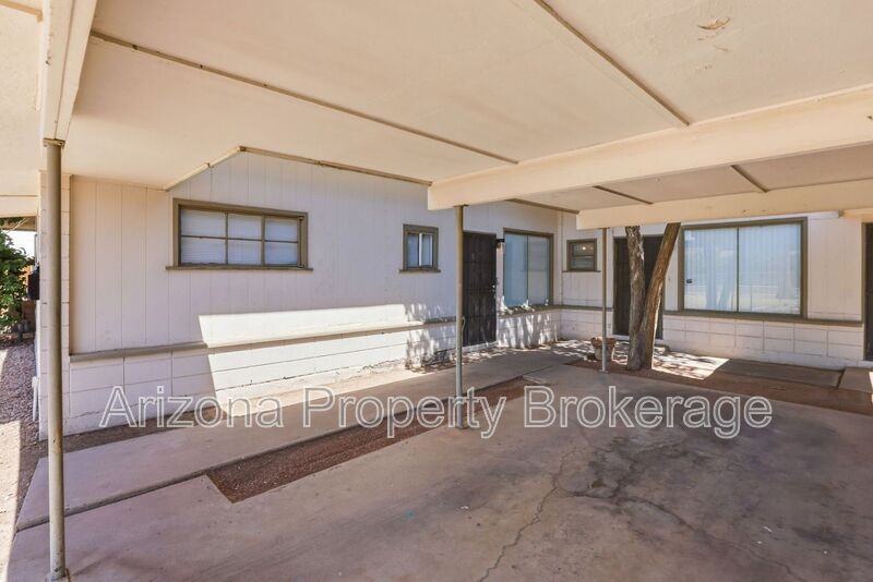 450 W 6th St #A - Photo 4 of 23