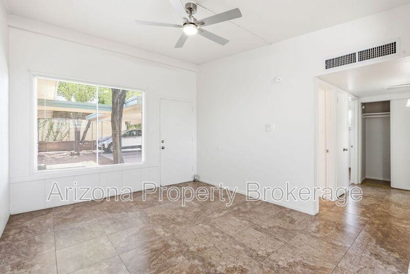 450 W 6th St #A - Photo 7 of 23