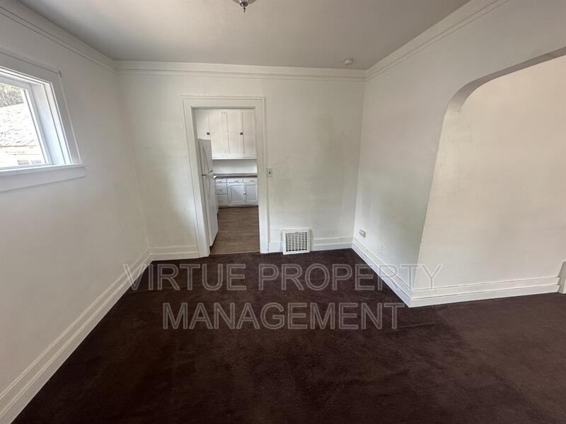 611 6th St - Photo 3 of 7
