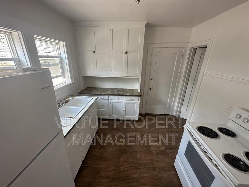 611 6th St - Photo 4 of 7