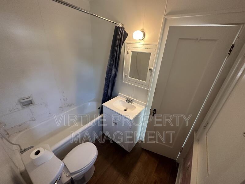 611 6th St - Photo 5 of 7