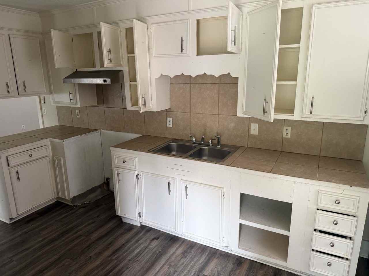 3645 Lee Dr - Photo 3 of 9